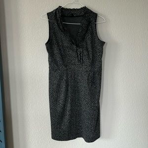 V neck sleeveless dress